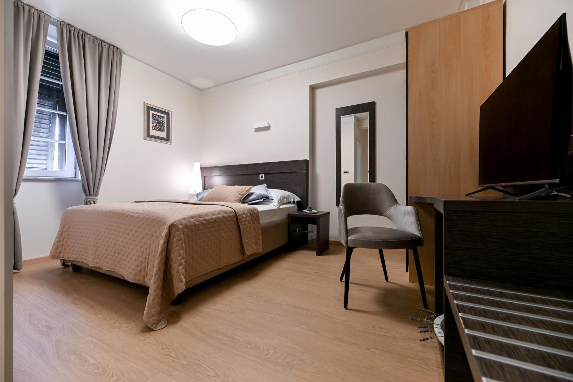 Double Room,1588091765:JPEG